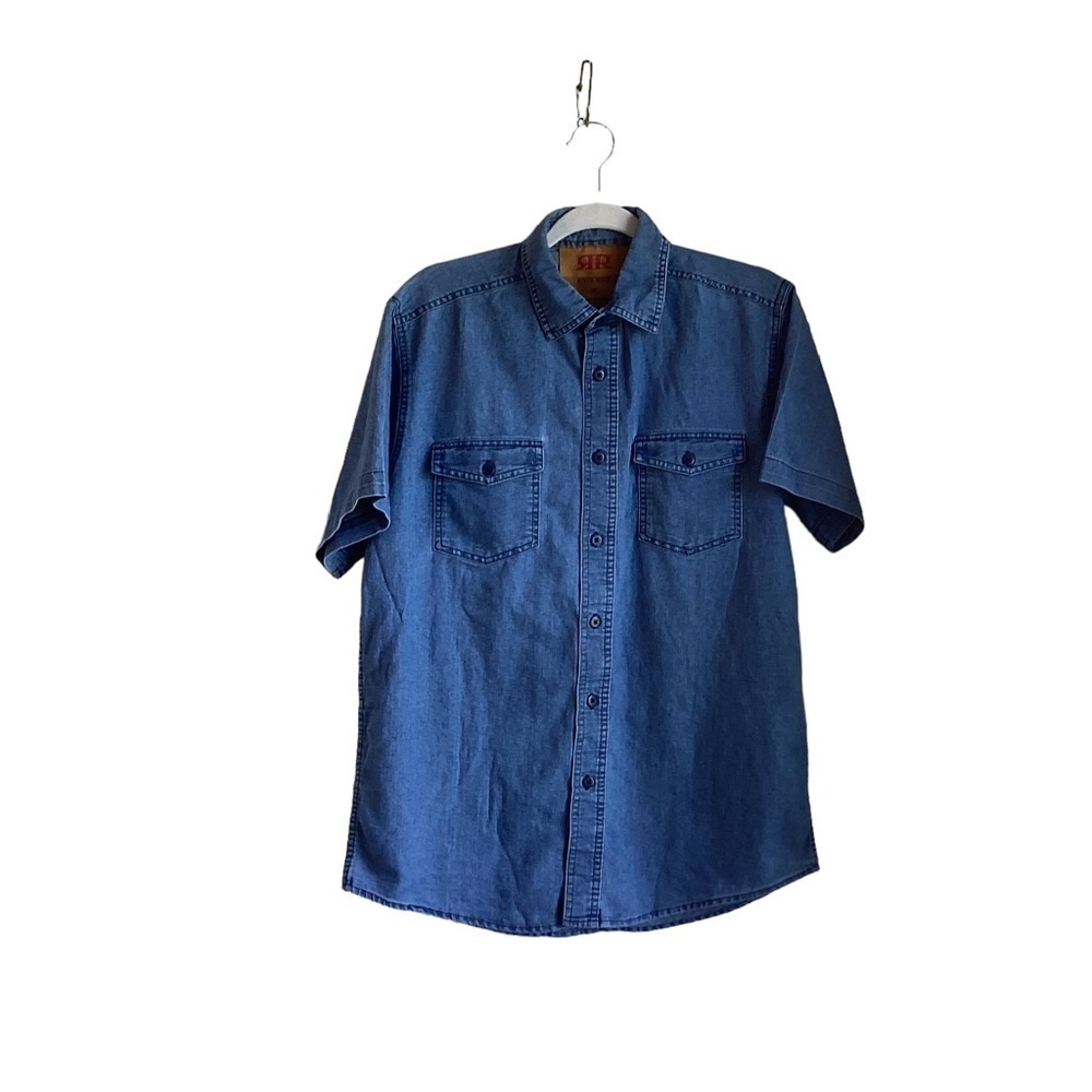 River Rock Men’s Denim Colored Button Up Short Sleeve Shirt.  Size M